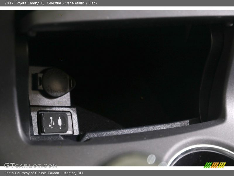 Celestial Silver Metallic / Black 2017 Toyota Camry LE