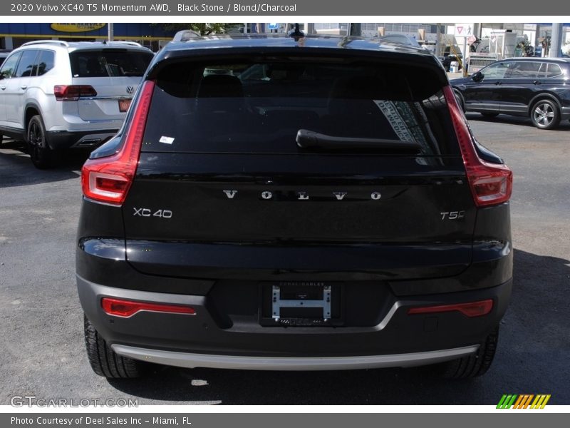 Black Stone / Blond/Charcoal 2020 Volvo XC40 T5 Momentum AWD