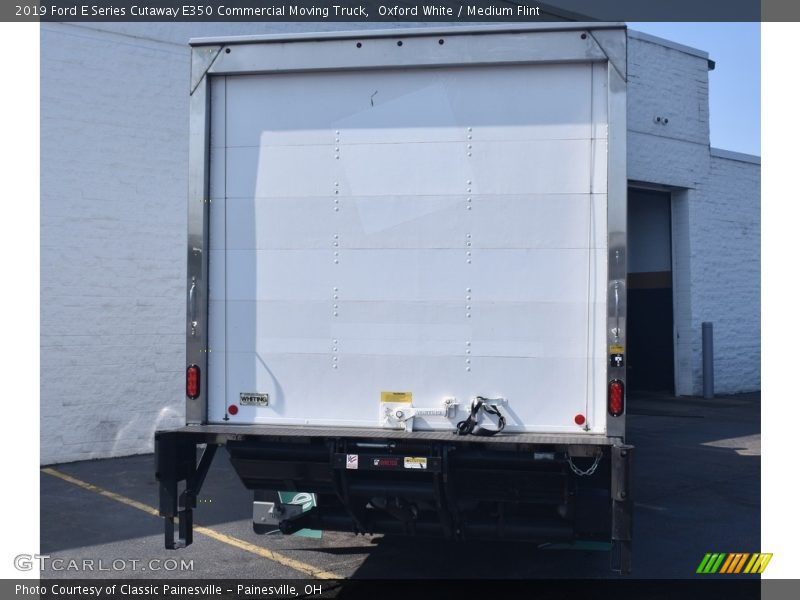 Oxford White / Medium Flint 2019 Ford E Series Cutaway E350 Commercial Moving Truck