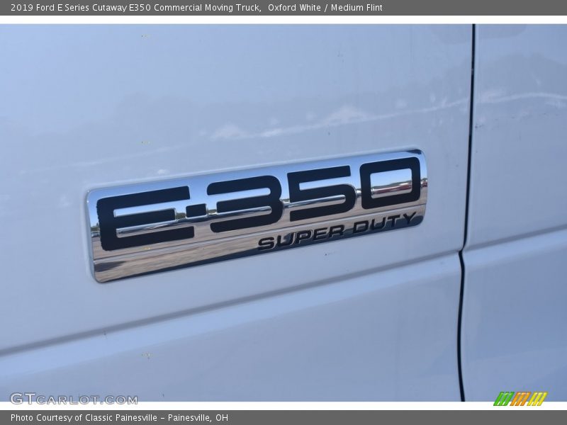 Oxford White / Medium Flint 2019 Ford E Series Cutaway E350 Commercial Moving Truck