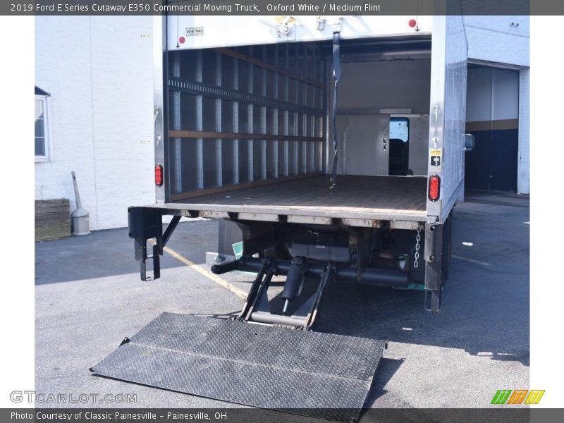 Oxford White / Medium Flint 2019 Ford E Series Cutaway E350 Commercial Moving Truck