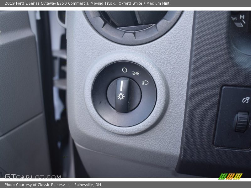 Oxford White / Medium Flint 2019 Ford E Series Cutaway E350 Commercial Moving Truck