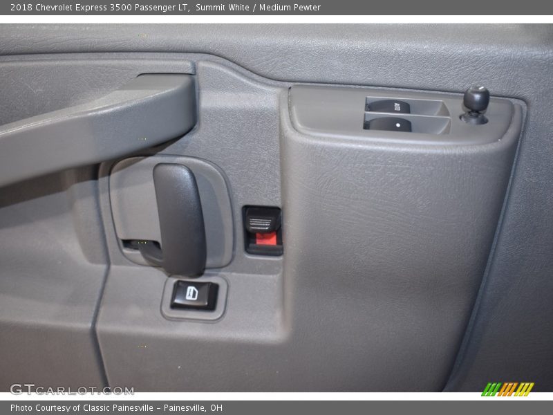Summit White / Medium Pewter 2018 Chevrolet Express 3500 Passenger LT