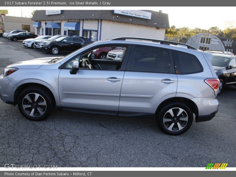 Ice Silver Metallic / Gray 2017 Subaru Forester 2.5i Premium