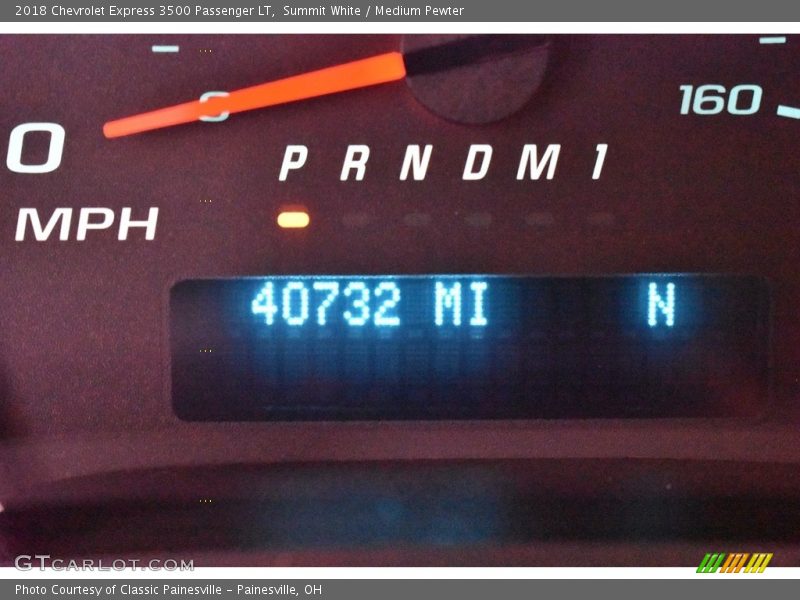 Summit White / Medium Pewter 2018 Chevrolet Express 3500 Passenger LT