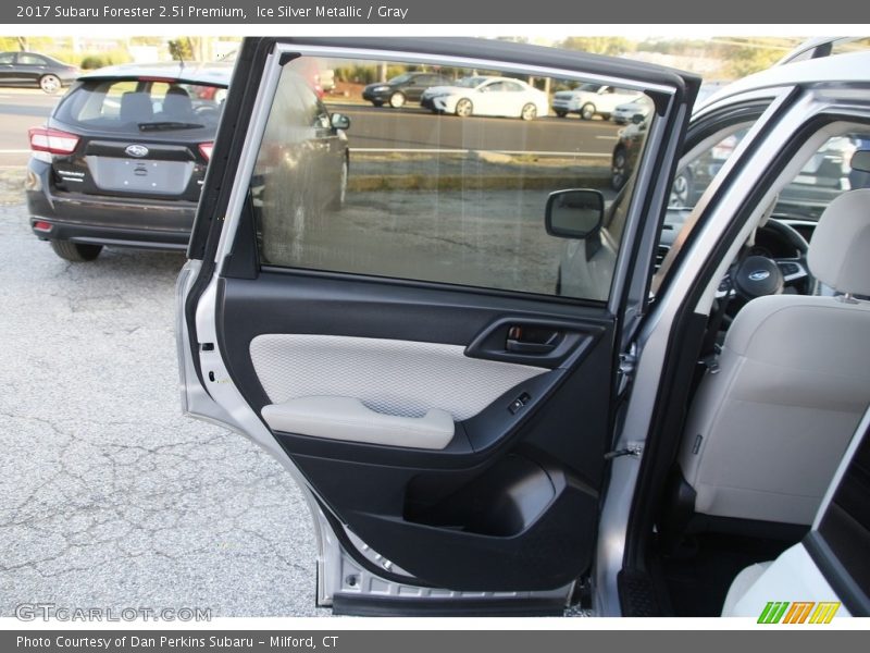 Ice Silver Metallic / Gray 2017 Subaru Forester 2.5i Premium