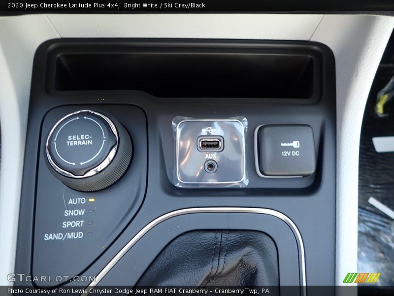 Bright White / Ski Gray/Black 2020 Jeep Cherokee Latitude Plus 4x4