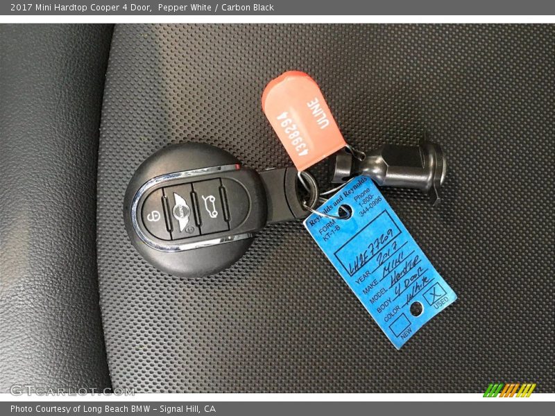 Pepper White / Carbon Black 2017 Mini Hardtop Cooper 4 Door