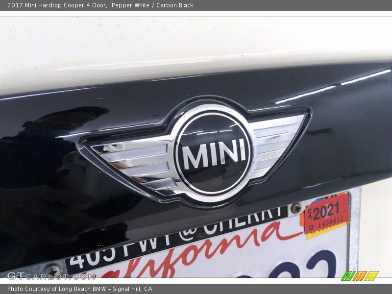 Pepper White / Carbon Black 2017 Mini Hardtop Cooper 4 Door