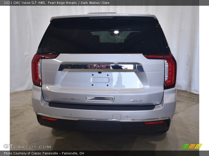 Pearl Beige Metallic / Dark Walnut/­Slate 2021 GMC Yukon SLT 4WD