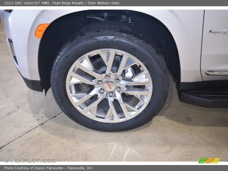 Pearl Beige Metallic / Dark Walnut/­Slate 2021 GMC Yukon SLT 4WD