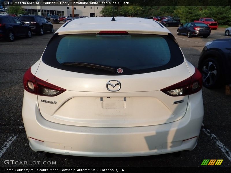 Snowflake White Pearl Mica / Black 2018 Mazda MAZDA3 Touring 5 Door