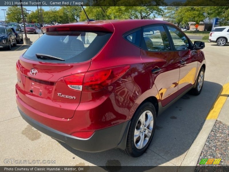 Garnet Red / Taupe 2011 Hyundai Tucson GL