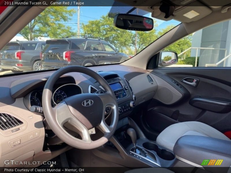 Garnet Red / Taupe 2011 Hyundai Tucson GL