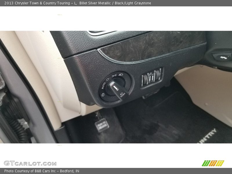 Billet Silver Metallic / Black/Light Graystone 2013 Chrysler Town & Country Touring - L