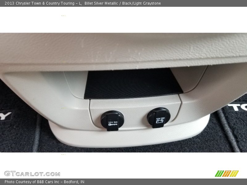 Billet Silver Metallic / Black/Light Graystone 2013 Chrysler Town & Country Touring - L