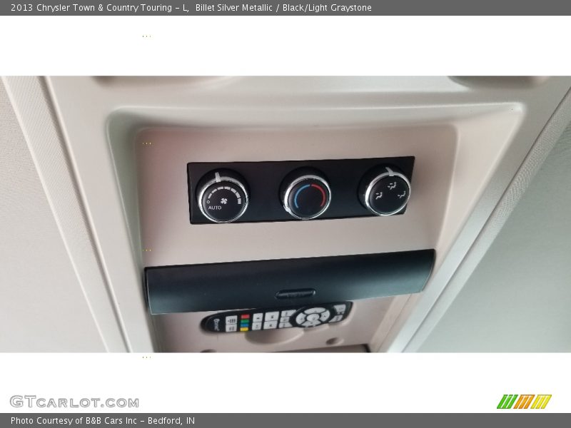 Billet Silver Metallic / Black/Light Graystone 2013 Chrysler Town & Country Touring - L