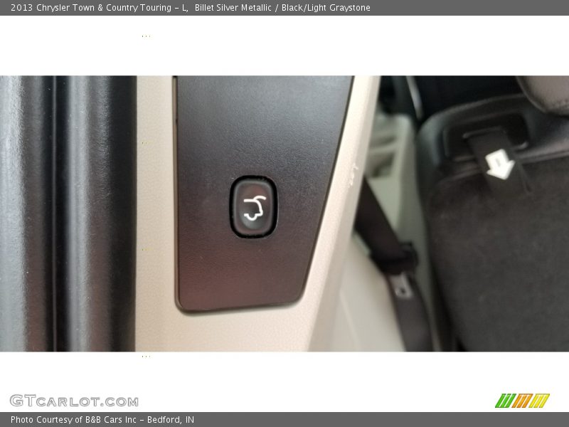 Billet Silver Metallic / Black/Light Graystone 2013 Chrysler Town & Country Touring - L