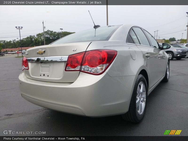 Champagne Silver Metallic / Jet Black 2016 Chevrolet Cruze Limited LT