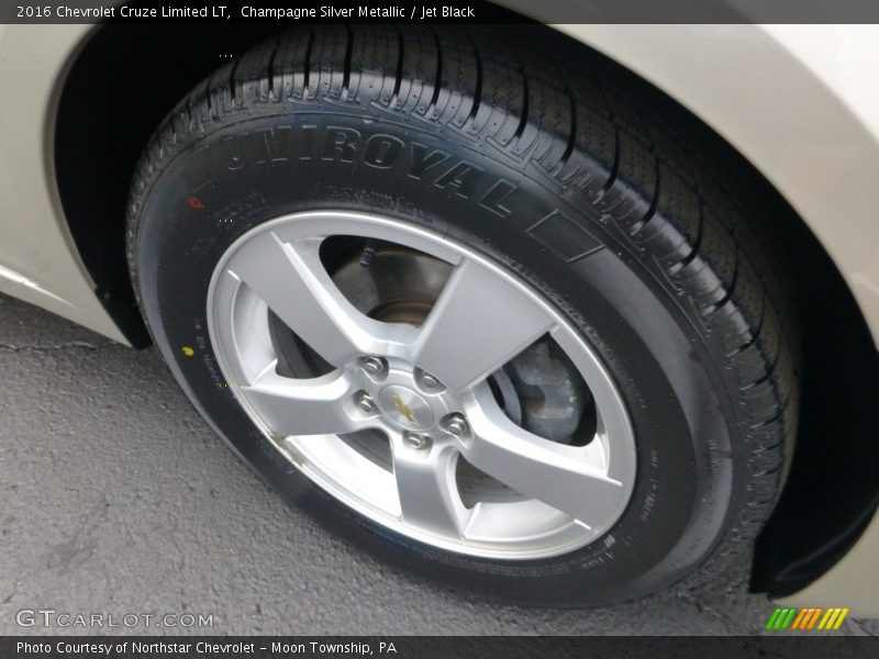 Champagne Silver Metallic / Jet Black 2016 Chevrolet Cruze Limited LT