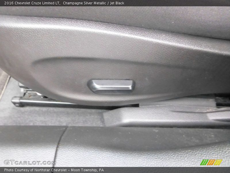 Champagne Silver Metallic / Jet Black 2016 Chevrolet Cruze Limited LT