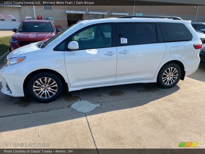 Blizzard White Pearl / Dark Bisque 2020 Toyota Sienna XLE