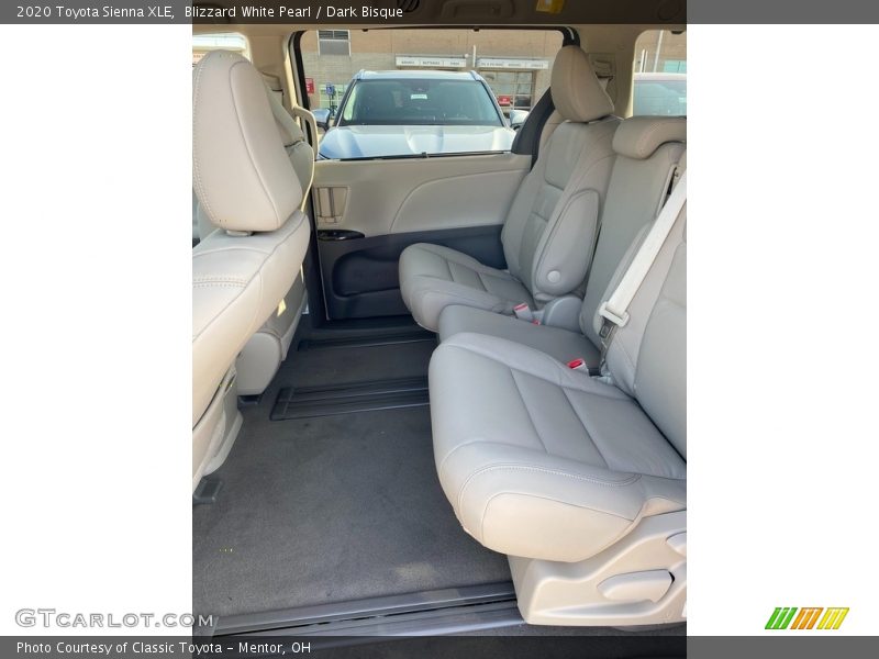 Blizzard White Pearl / Dark Bisque 2020 Toyota Sienna XLE