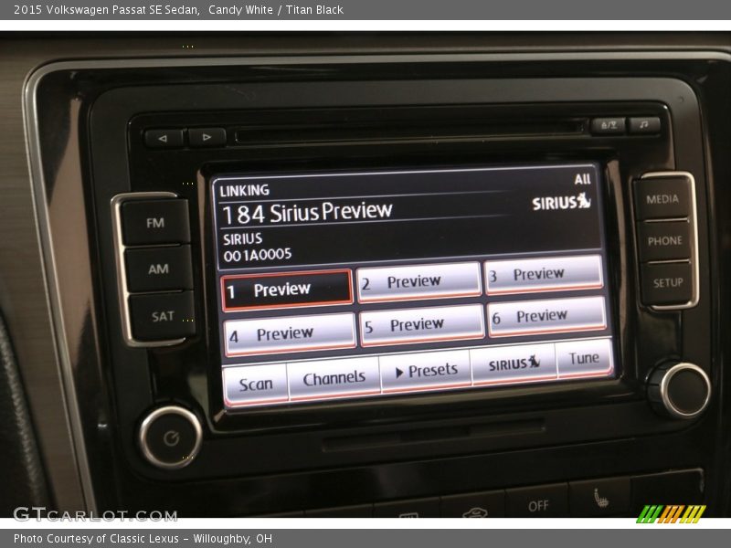 Candy White / Titan Black 2015 Volkswagen Passat SE Sedan