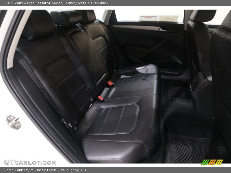 Candy White / Titan Black 2015 Volkswagen Passat SE Sedan