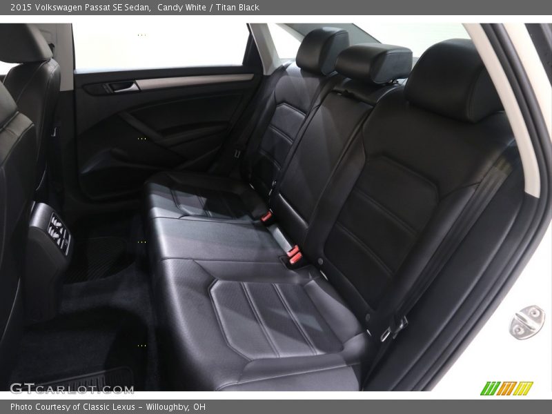Candy White / Titan Black 2015 Volkswagen Passat SE Sedan