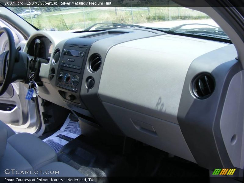 Silver Metallic / Medium Flint 2007 Ford F150 XL SuperCab