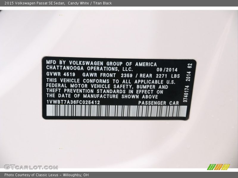 Candy White / Titan Black 2015 Volkswagen Passat SE Sedan