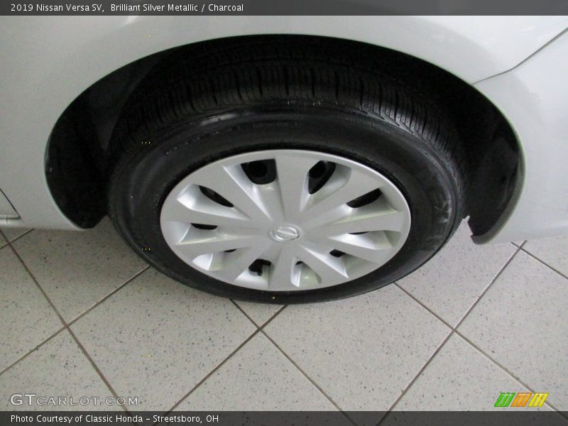 Brilliant Silver Metallic / Charcoal 2019 Nissan Versa SV