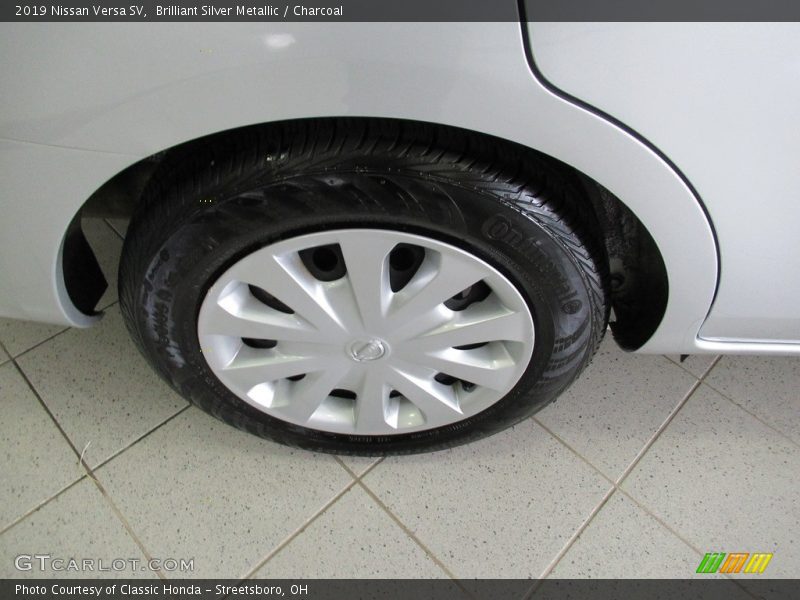 Brilliant Silver Metallic / Charcoal 2019 Nissan Versa SV