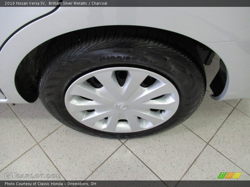 Brilliant Silver Metallic / Charcoal 2019 Nissan Versa SV
