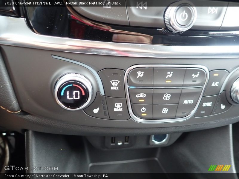 Mosaic Black Metallic / Jet Black 2020 Chevrolet Traverse LT AWD