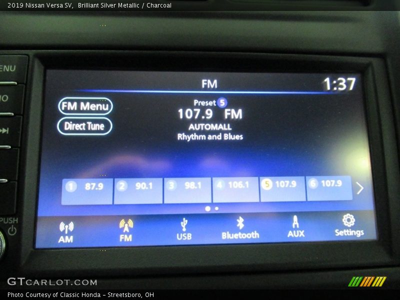 Brilliant Silver Metallic / Charcoal 2019 Nissan Versa SV