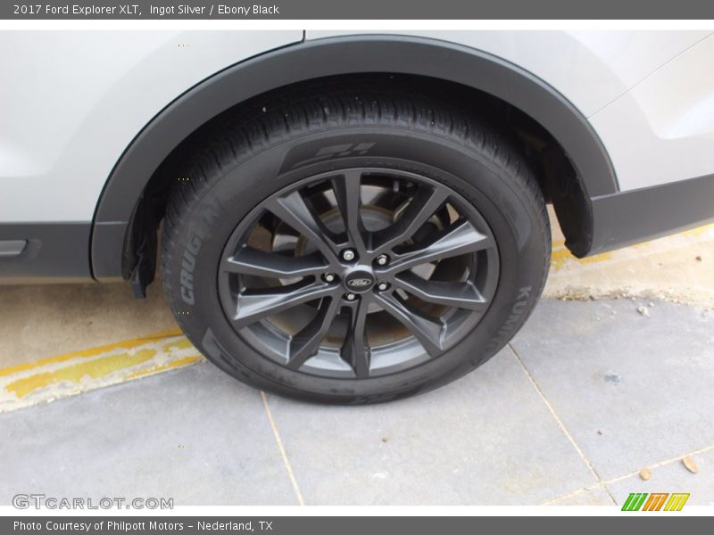 Ingot Silver / Ebony Black 2017 Ford Explorer XLT