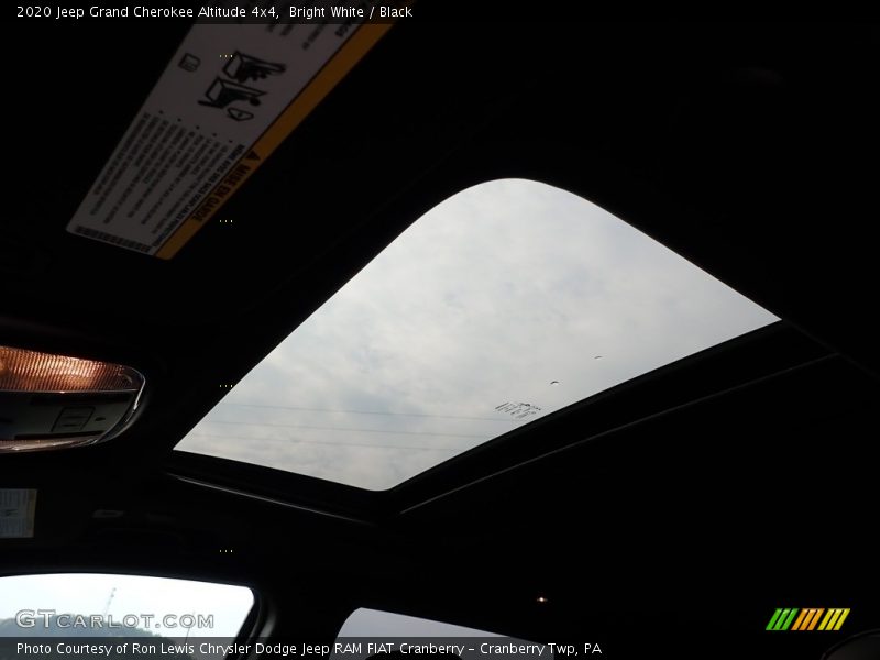 Bright White / Black 2020 Jeep Grand Cherokee Altitude 4x4