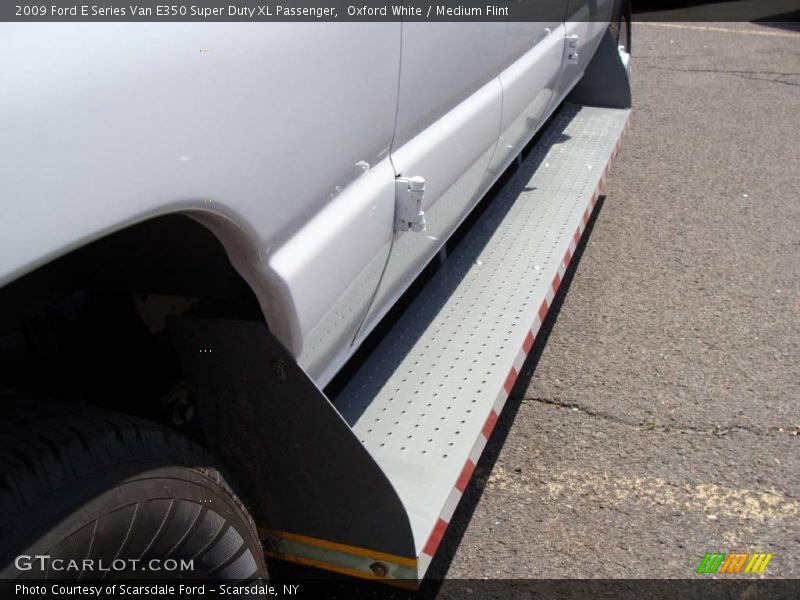 Oxford White / Medium Flint 2009 Ford E Series Van E350 Super Duty XL Passenger