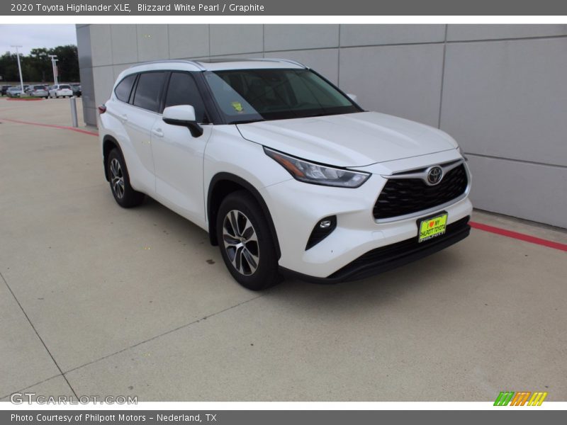 Blizzard White Pearl / Graphite 2020 Toyota Highlander XLE