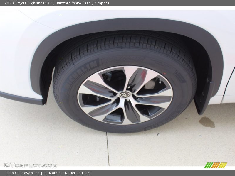 Blizzard White Pearl / Graphite 2020 Toyota Highlander XLE