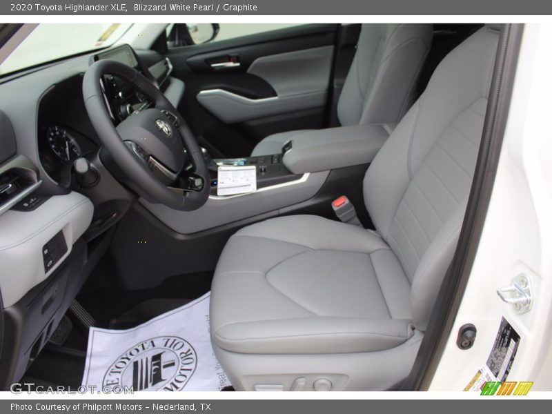 Blizzard White Pearl / Graphite 2020 Toyota Highlander XLE