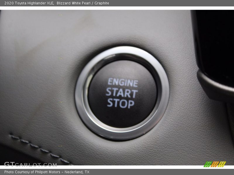 Blizzard White Pearl / Graphite 2020 Toyota Highlander XLE