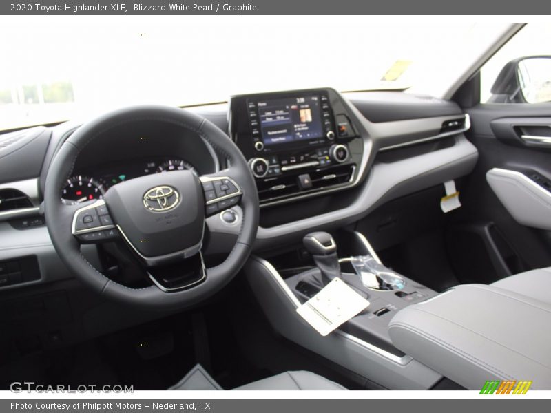 Blizzard White Pearl / Graphite 2020 Toyota Highlander XLE