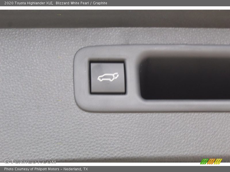 Blizzard White Pearl / Graphite 2020 Toyota Highlander XLE