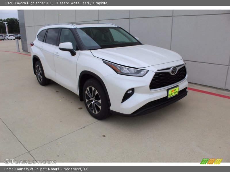 Blizzard White Pearl / Graphite 2020 Toyota Highlander XLE
