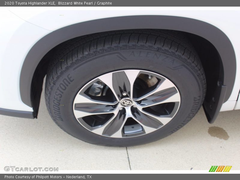 Blizzard White Pearl / Graphite 2020 Toyota Highlander XLE