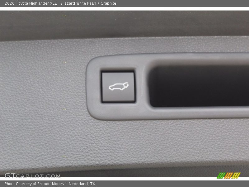 Blizzard White Pearl / Graphite 2020 Toyota Highlander XLE