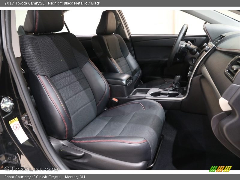 Midnight Black Metallic / Black 2017 Toyota Camry SE